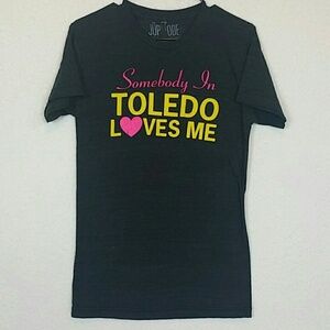 3/$15 Somebody in Toledo loves me tee size small
